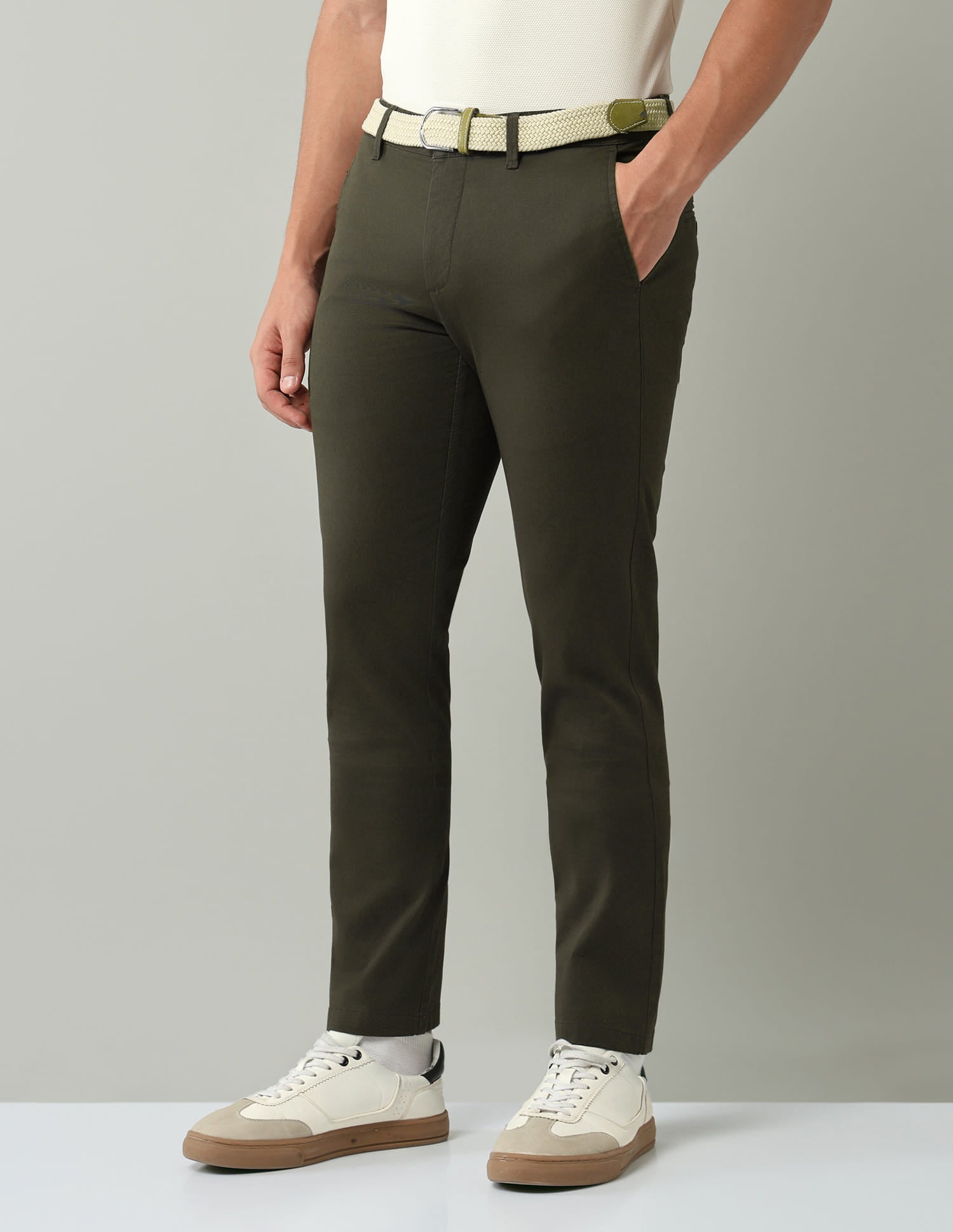 Mid-Rise Modern Slim Fit Twill Chino