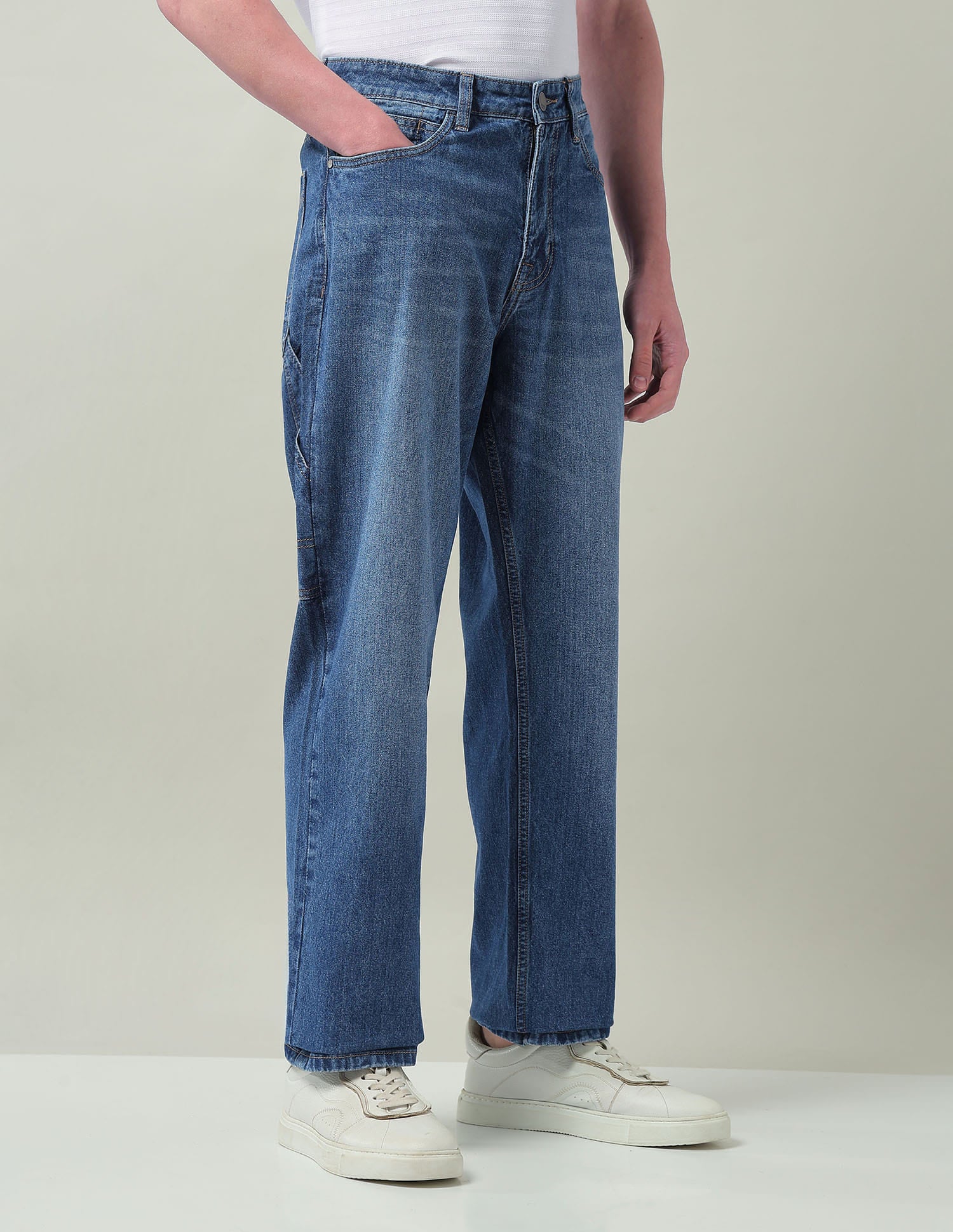Mid Rise Baggy Fit Jeans