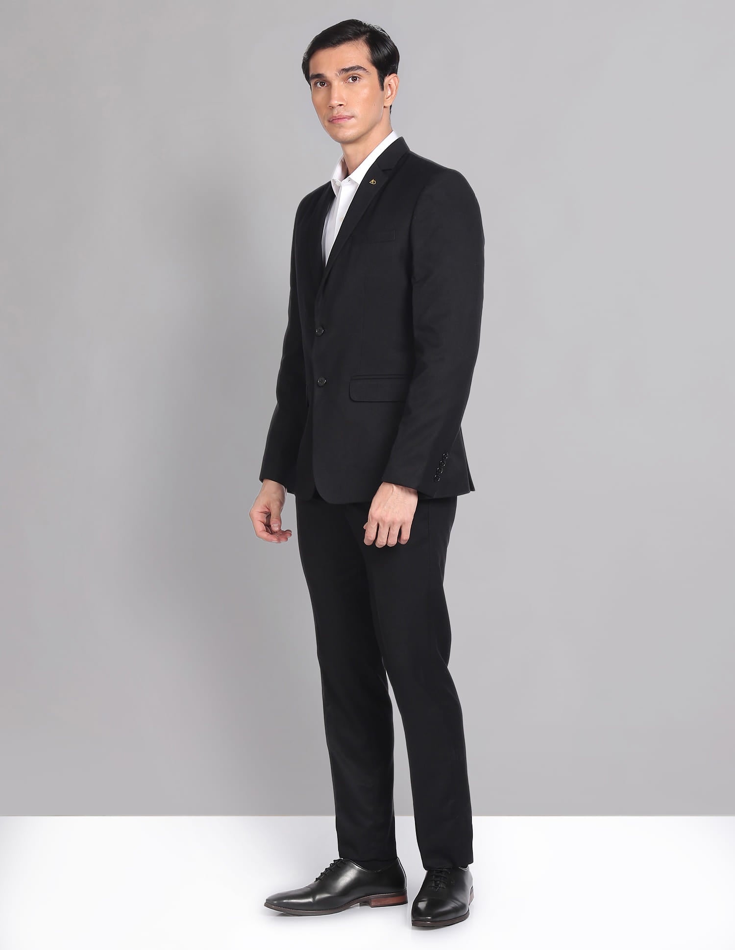 Tailored Regular Fit Solid Two Piece Suit