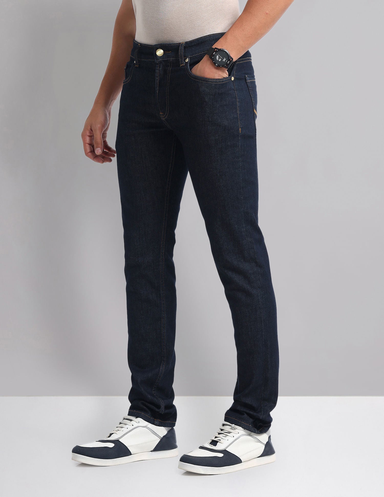 Stylish-Eyed Stone Wash Slim Fit Jeans