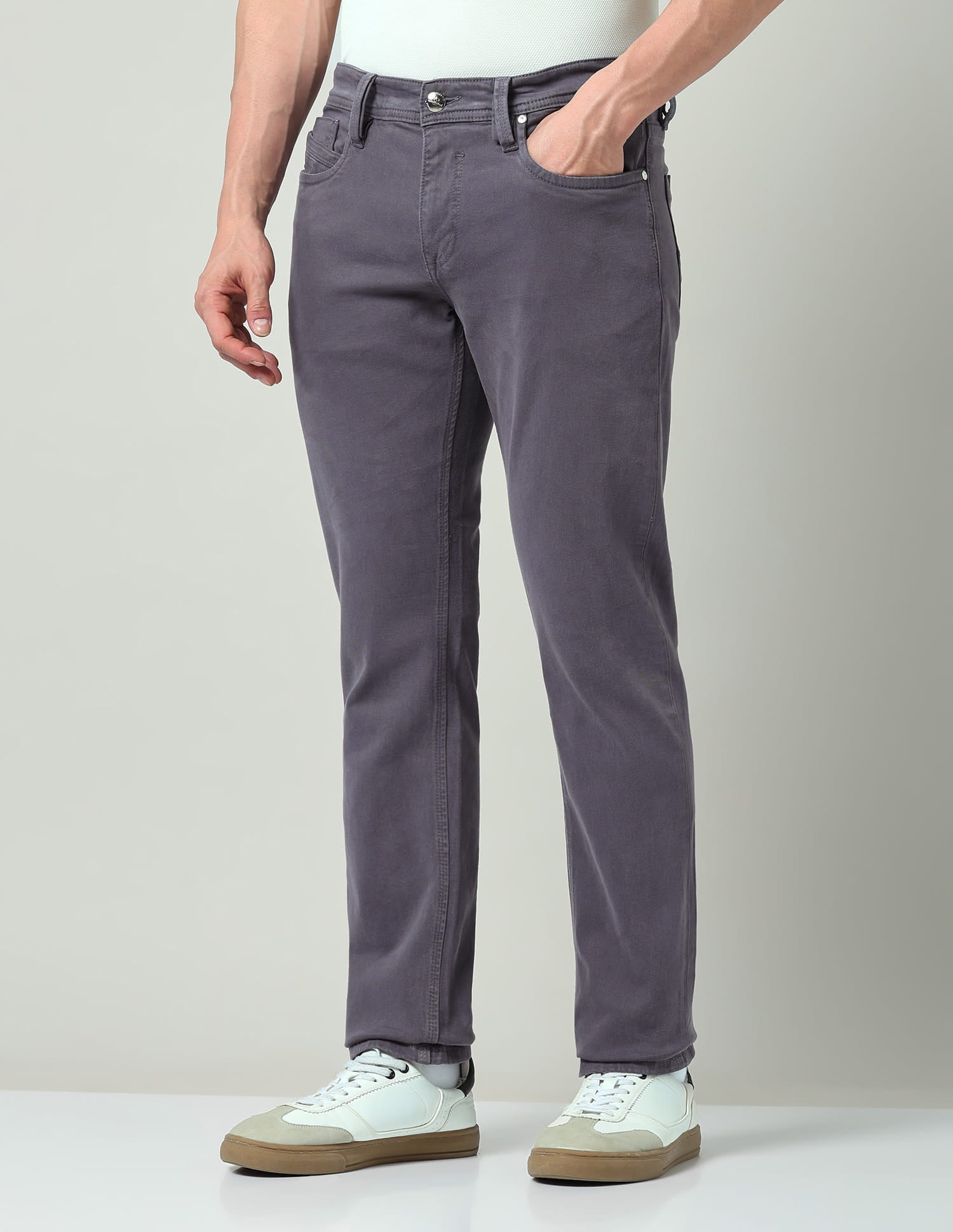 Relaxed Vibe Solid Mid-Rise Slim Fit Jeans