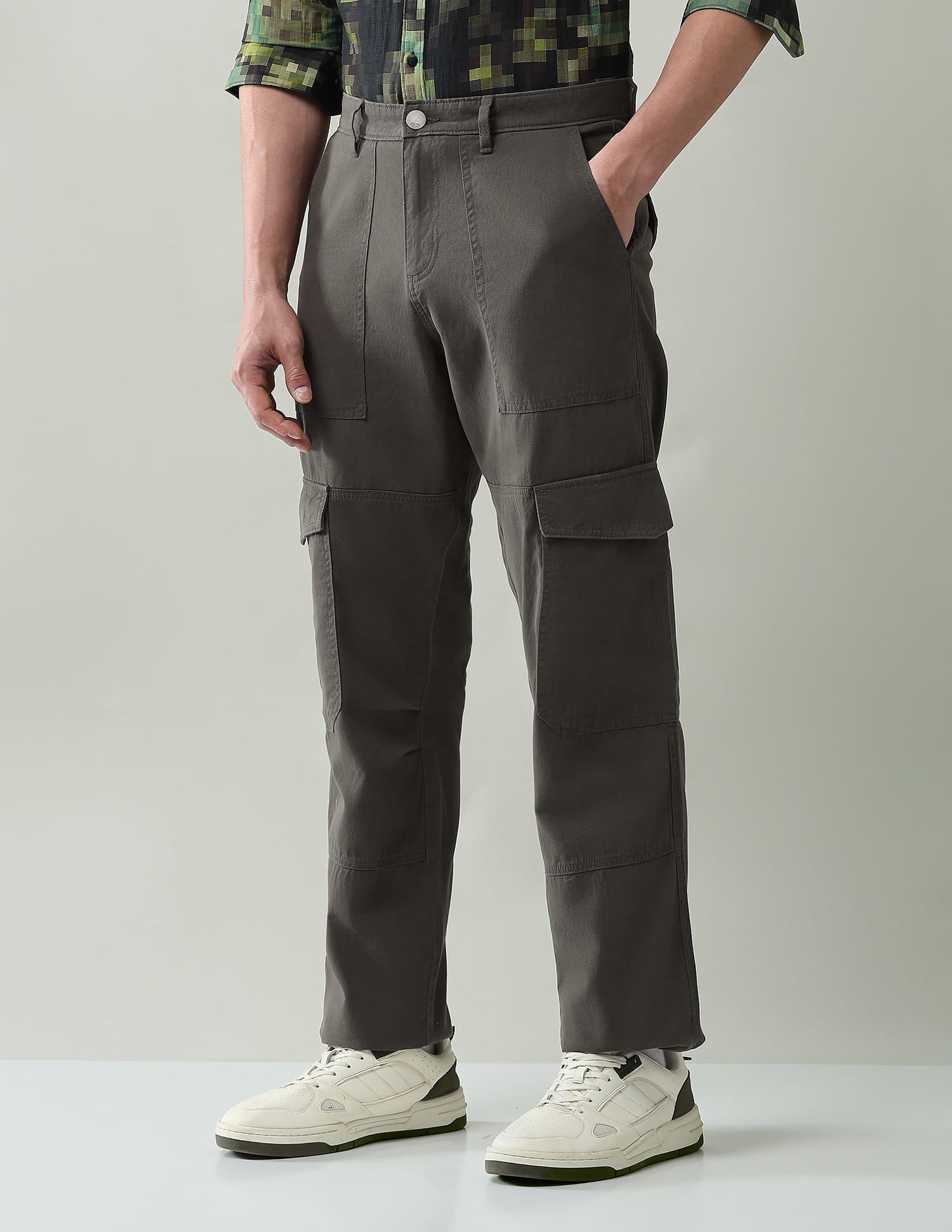 Wanderer Solid Regular Fit Cargos