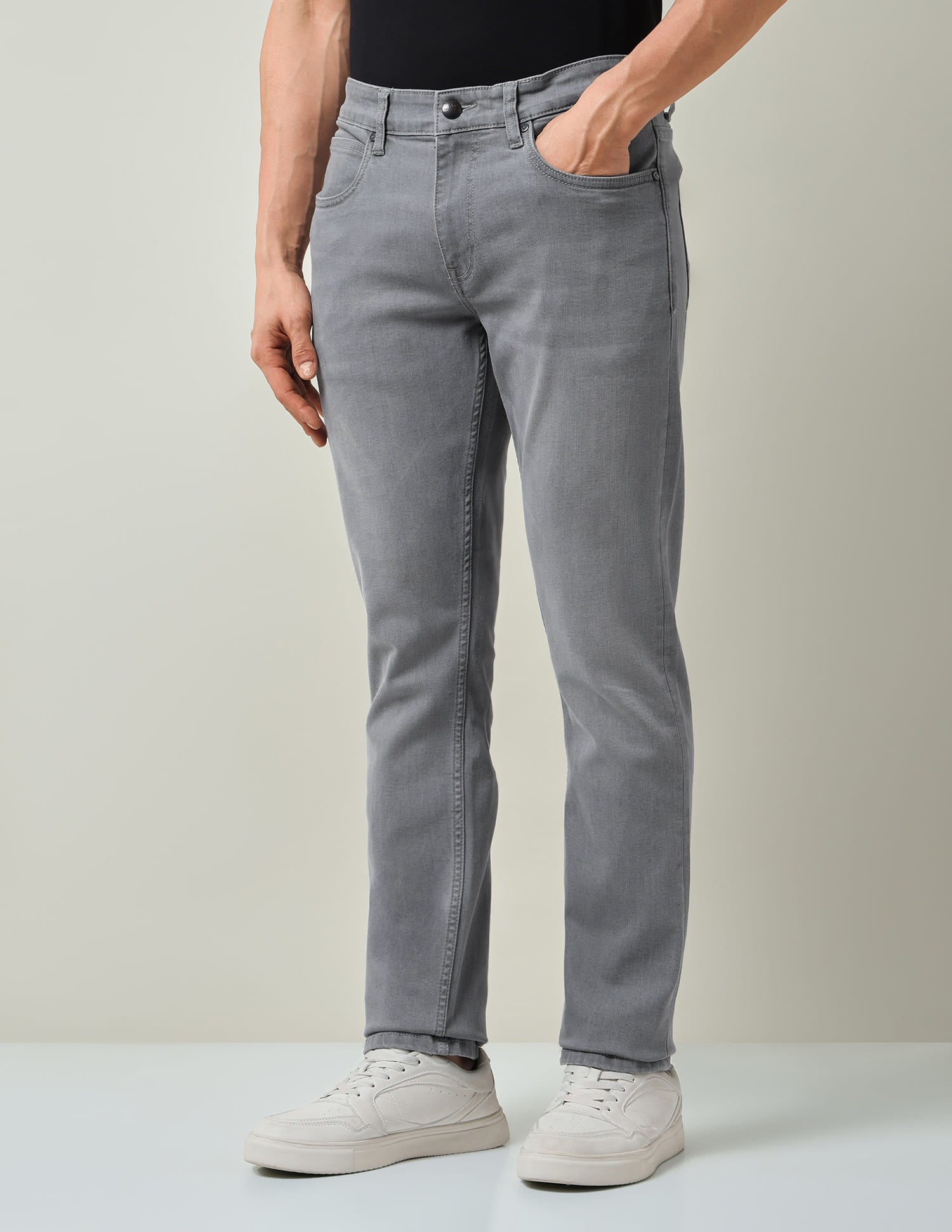 Refined Solid Slim Fit Mid-Rise Jeans