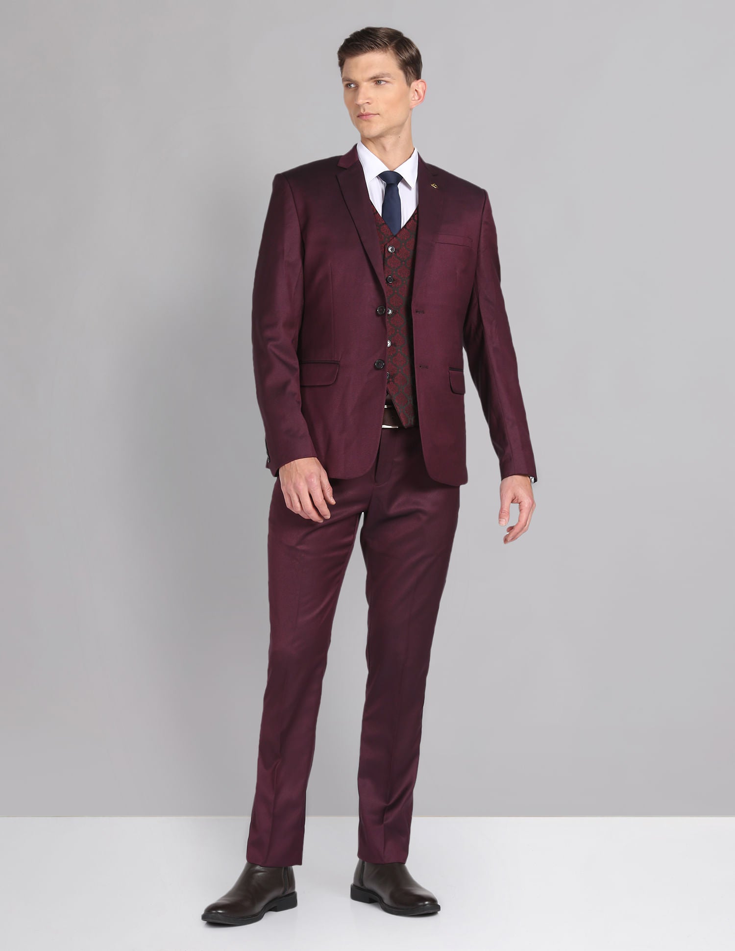 Old-School Tailored Regular Fit Solid Three Piece Suit