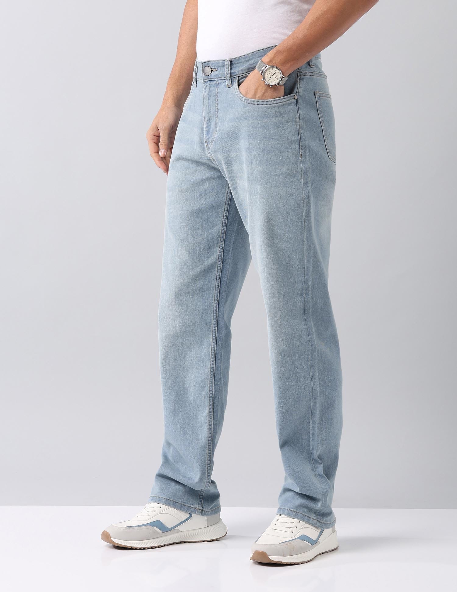 Relaxed tapered Fit Mid Rise Jeans