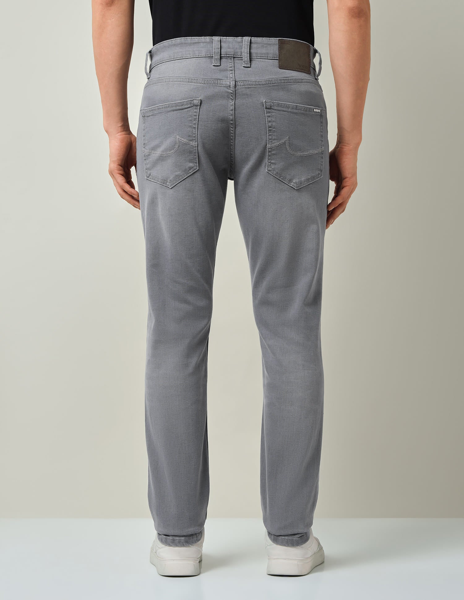 Refined Solid Slim Fit Mid-Rise Jeans
