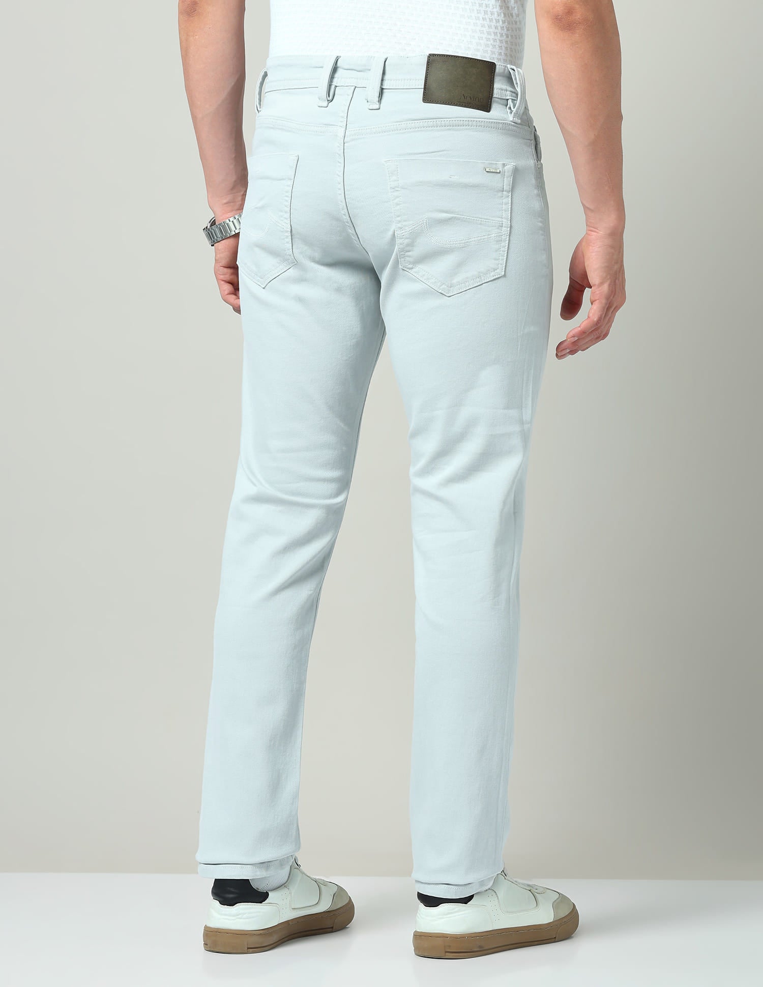 Relaxed Vibe Solid Mid-Rise Slim Fit Jeans