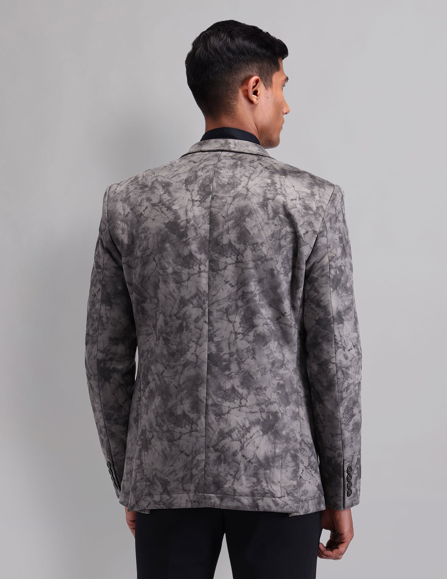 Office-Edged Slim Fit Single-Breasted Blazer