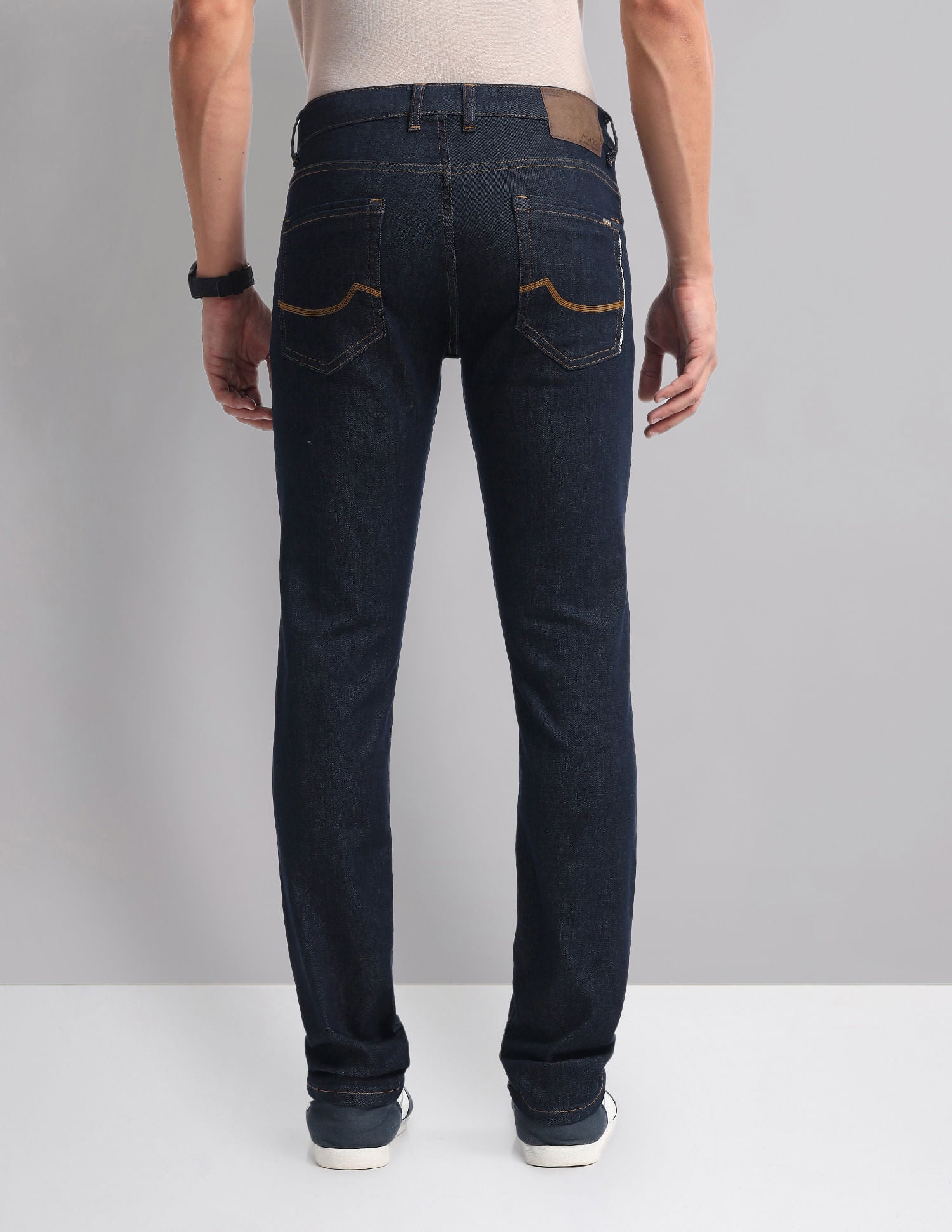 Stylish-Eyed Stone Wash Slim Fit Jeans