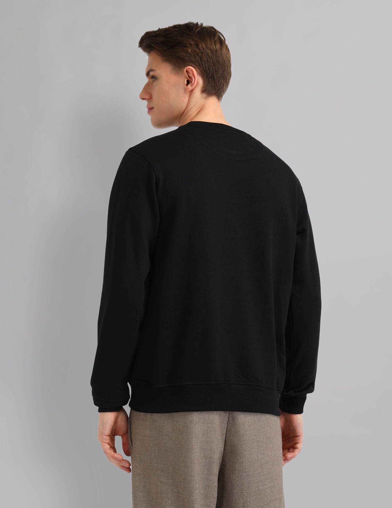 Modern Slim Fit Solid Sweatshirt