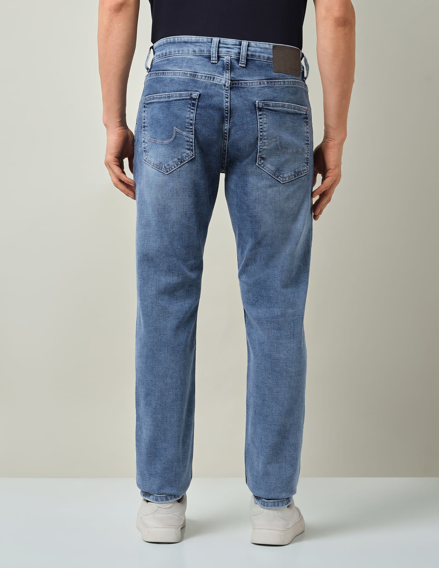 Refined Solid Slim Fit Mid-Rise Jeans
