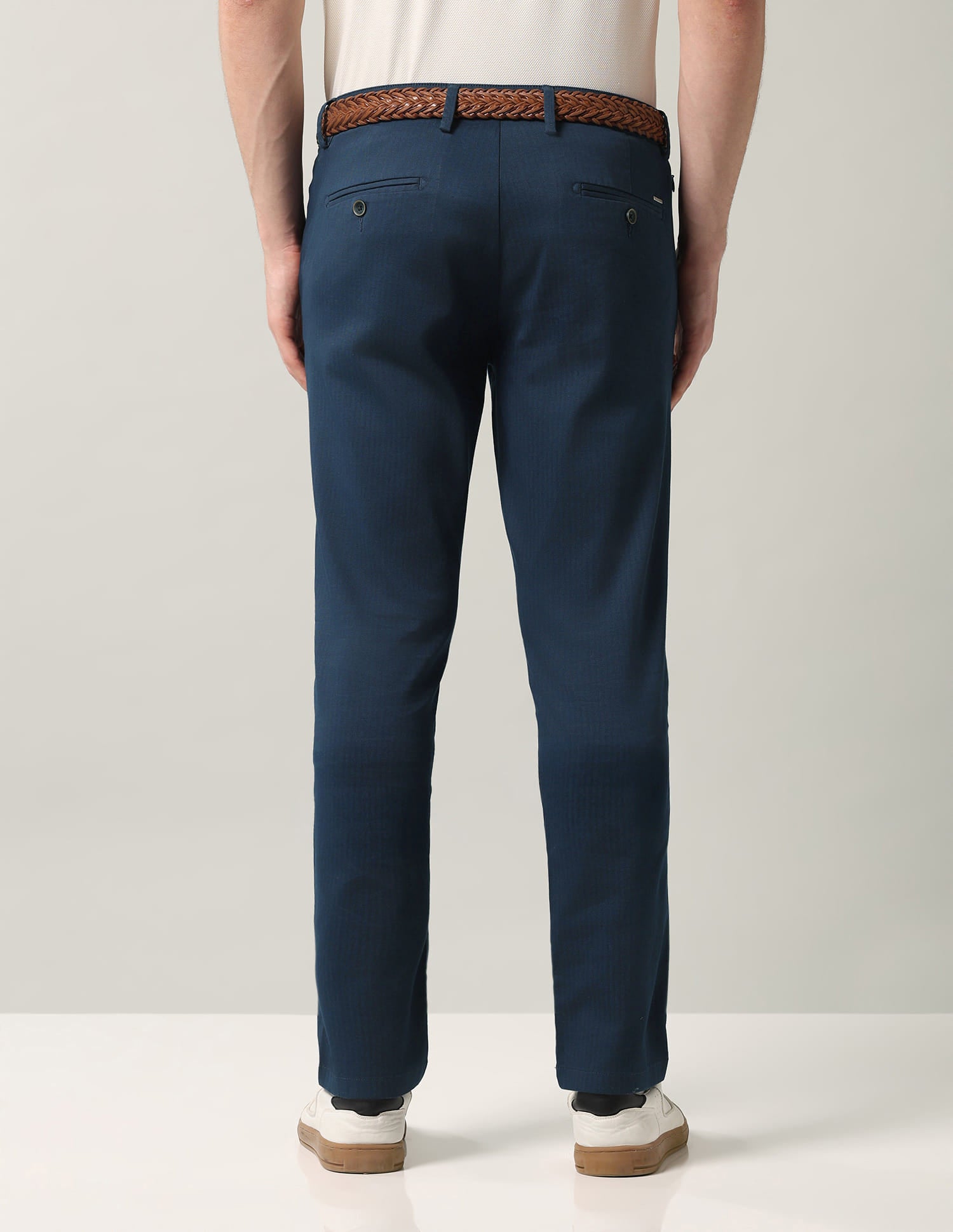 Mid-rise Modern Fit Trousers
